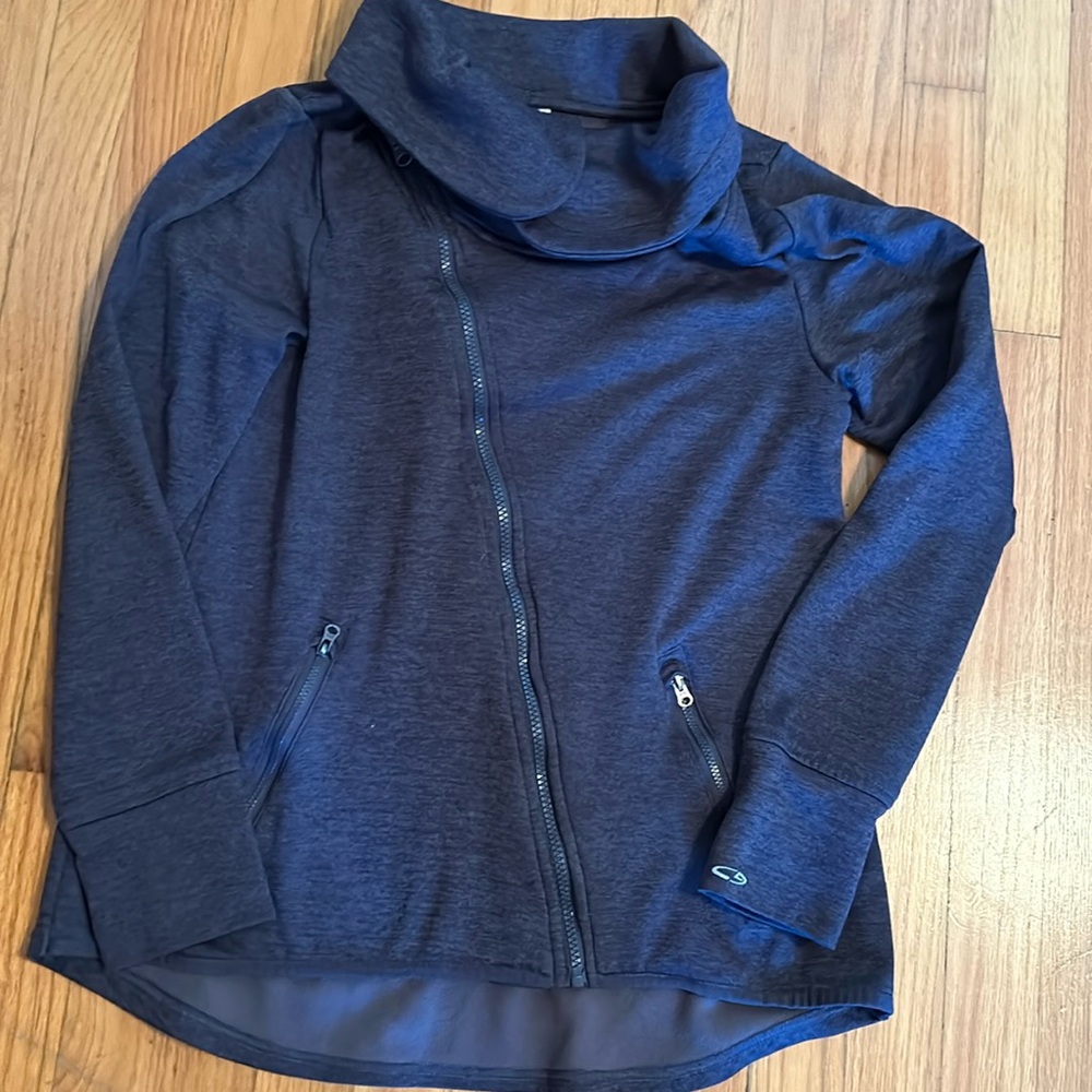 **b2g1** unique zip of sweatshirt